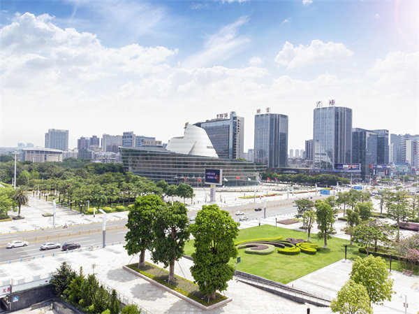 東莞企業(yè)成長路上，管理咨詢?nèi)绾纬蔀榧铀倨鳎? title=