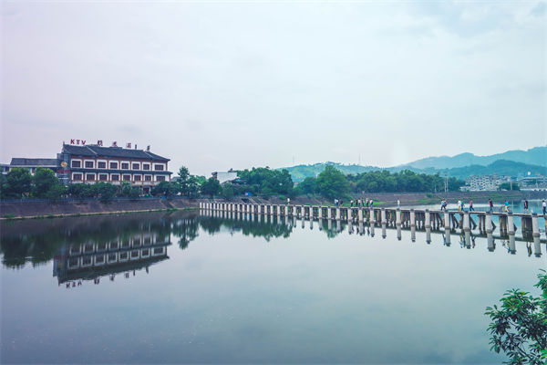 溫州戰(zhàn)略咨詢公司如何助力企業(yè)精準(zhǔn)定位市場？