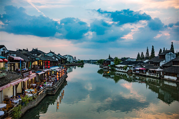 以文化賦能經(jīng)濟(jì)社會(huì)發(fā)展，企業(yè)營(yíng)銷(xiāo)管理對(duì)此有何啟發(fā)？