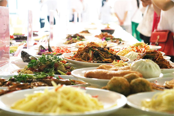 品牌營(yíng)銷分析：第一批開零食店的人，賺夠千萬離場(chǎng)了